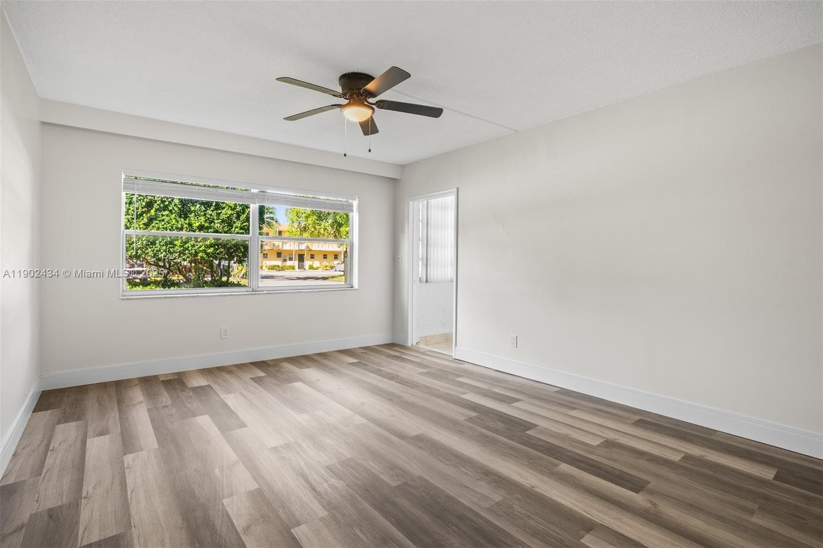 BISC LAKE GARDENS NO 2 BL · #F110 in Aventura - Photo 8