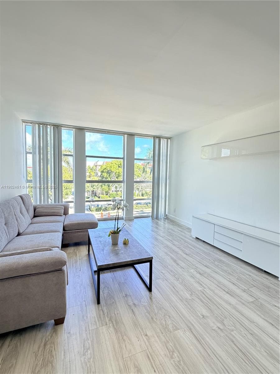 DESOTO PARK CONDO · #405 in Hallandale Beach - Photo 2