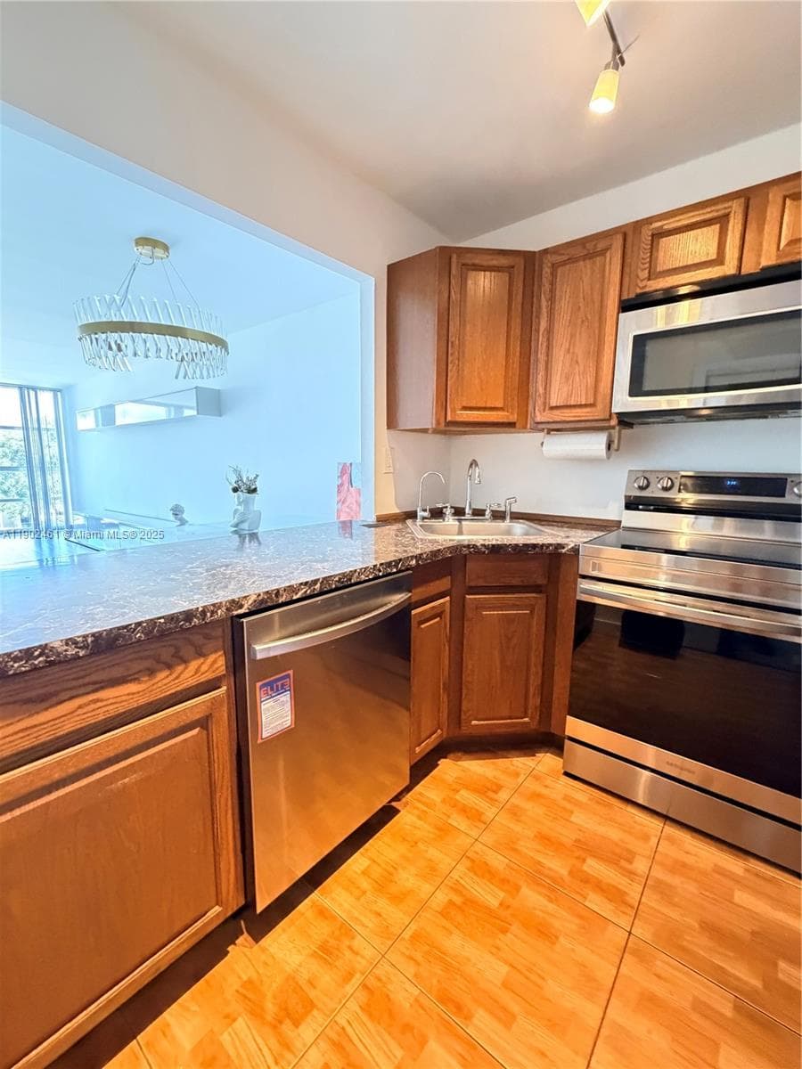 DESOTO PARK CONDO · #405 in Hallandale Beach - Photo 6