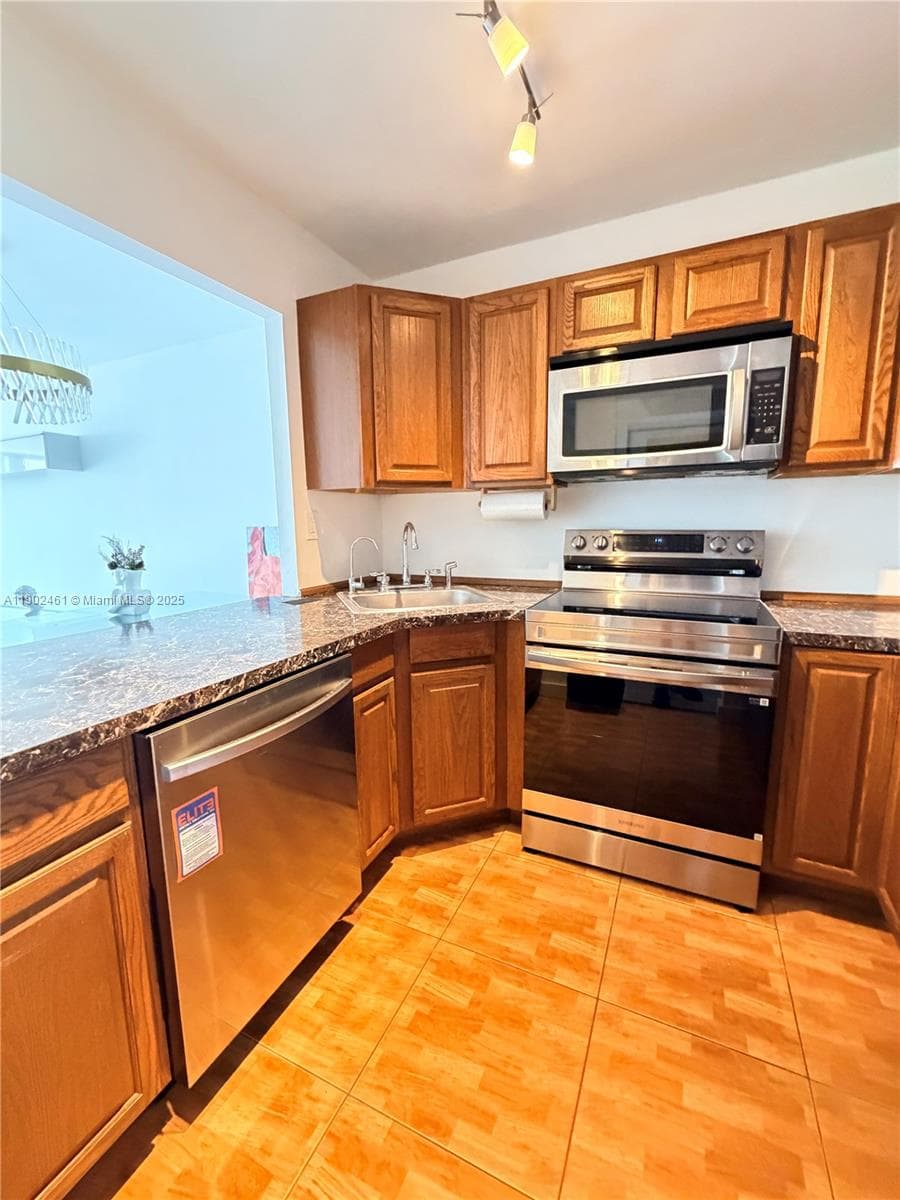 DESOTO PARK CONDO · #405 in Hallandale Beach - Photo 7