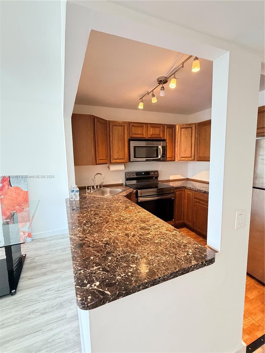 DESOTO PARK CONDO · #405 in Hallandale Beach - Photo 8