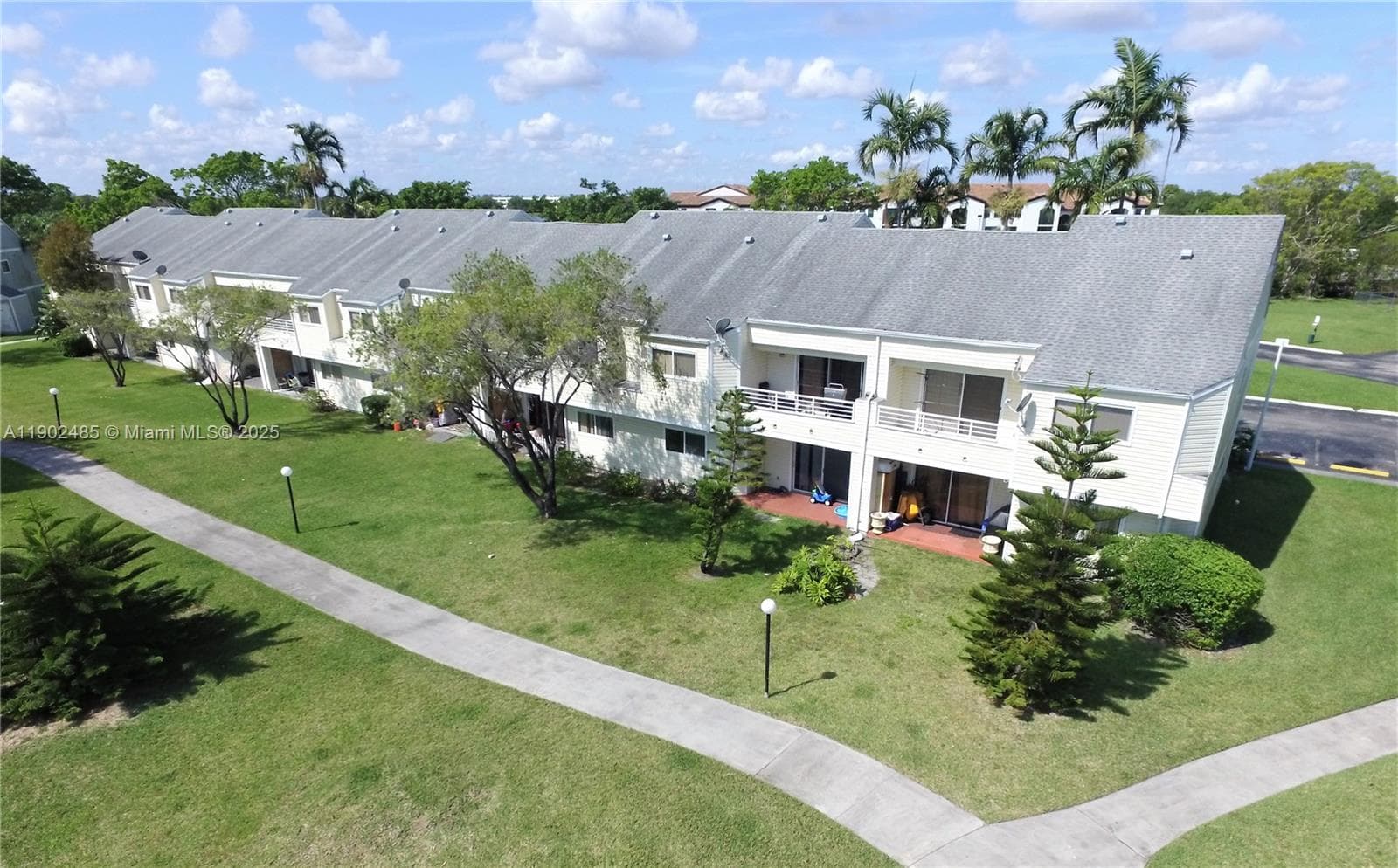 SUMMER LAKE · #201 in Oakland Park - Photo 29