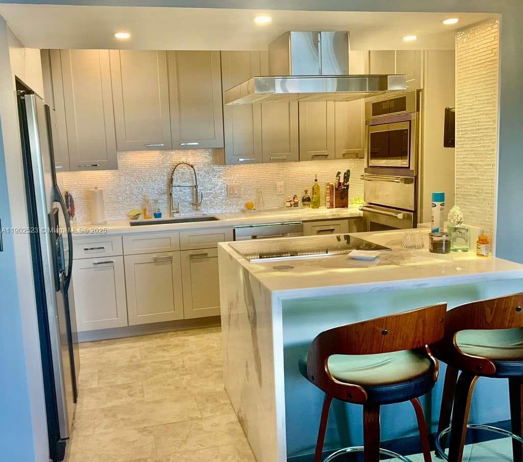 AZURE LAKE CONDO · #122 in Miami - Photo 3