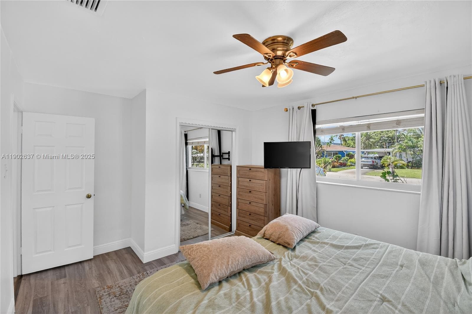 554 NW 46th St #1 photo 6