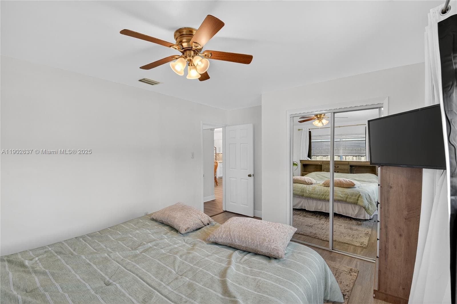 554 NW 46th St #1 photo 5