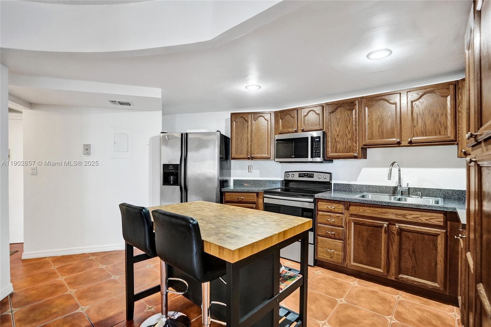 OCEANVIEW PARK CONDO · #412 in Hallandale Beach - Photo 8