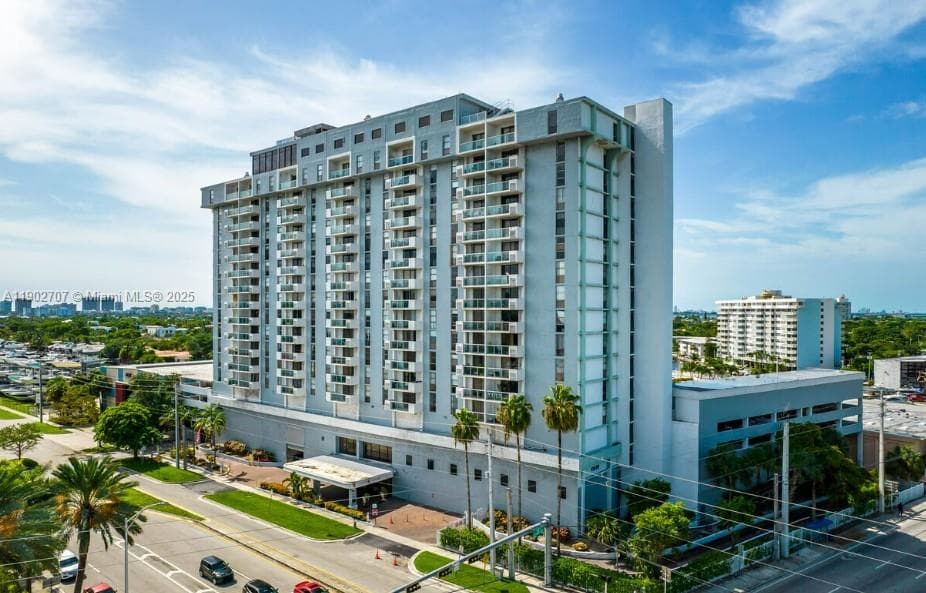 Sailboat Cay (13499 Biscayne Blvd. North Miami)
