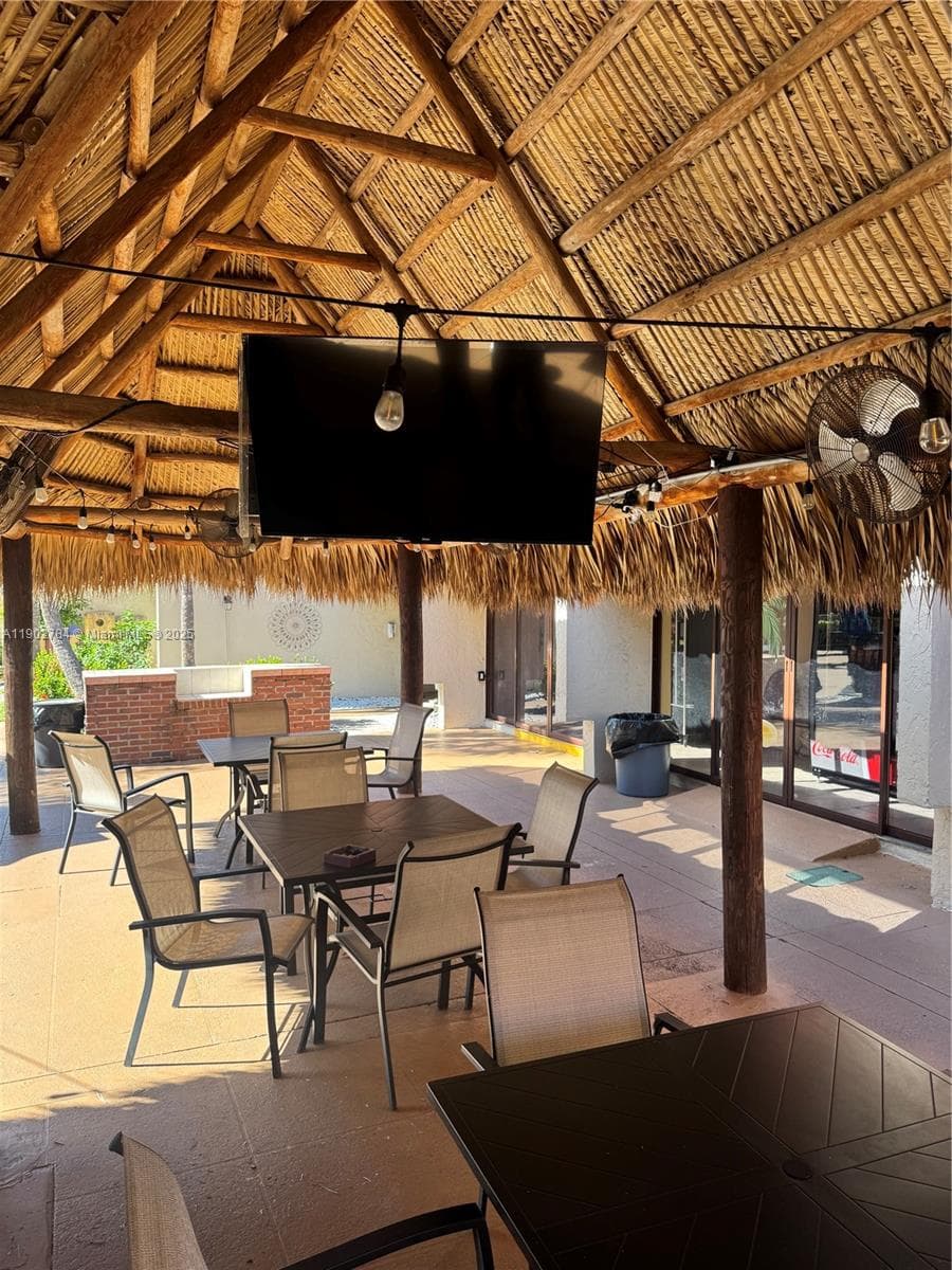 Tiki Hut