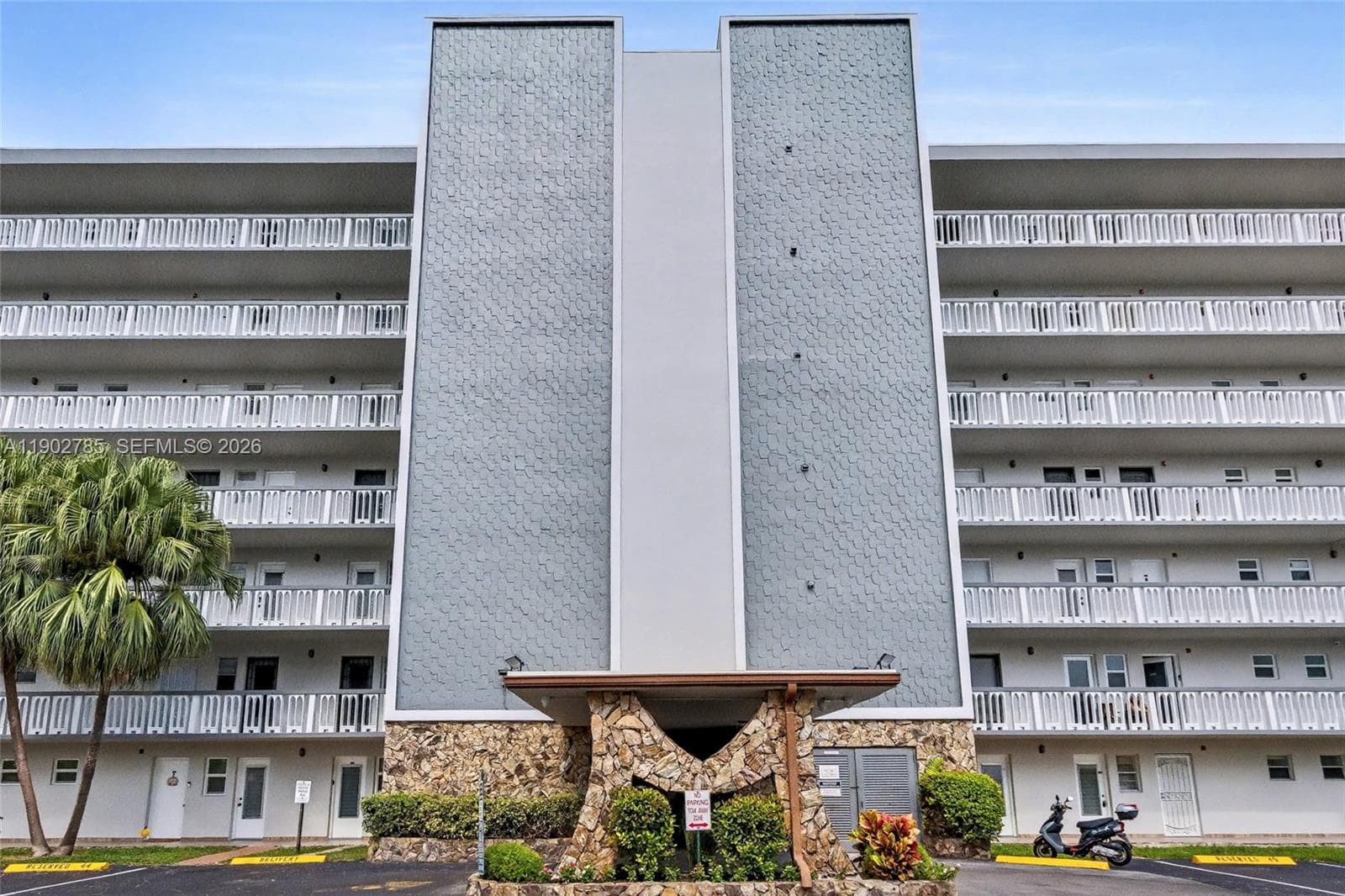 MEADOWBROOK · #208 in Hallandale Beach - Photo 34