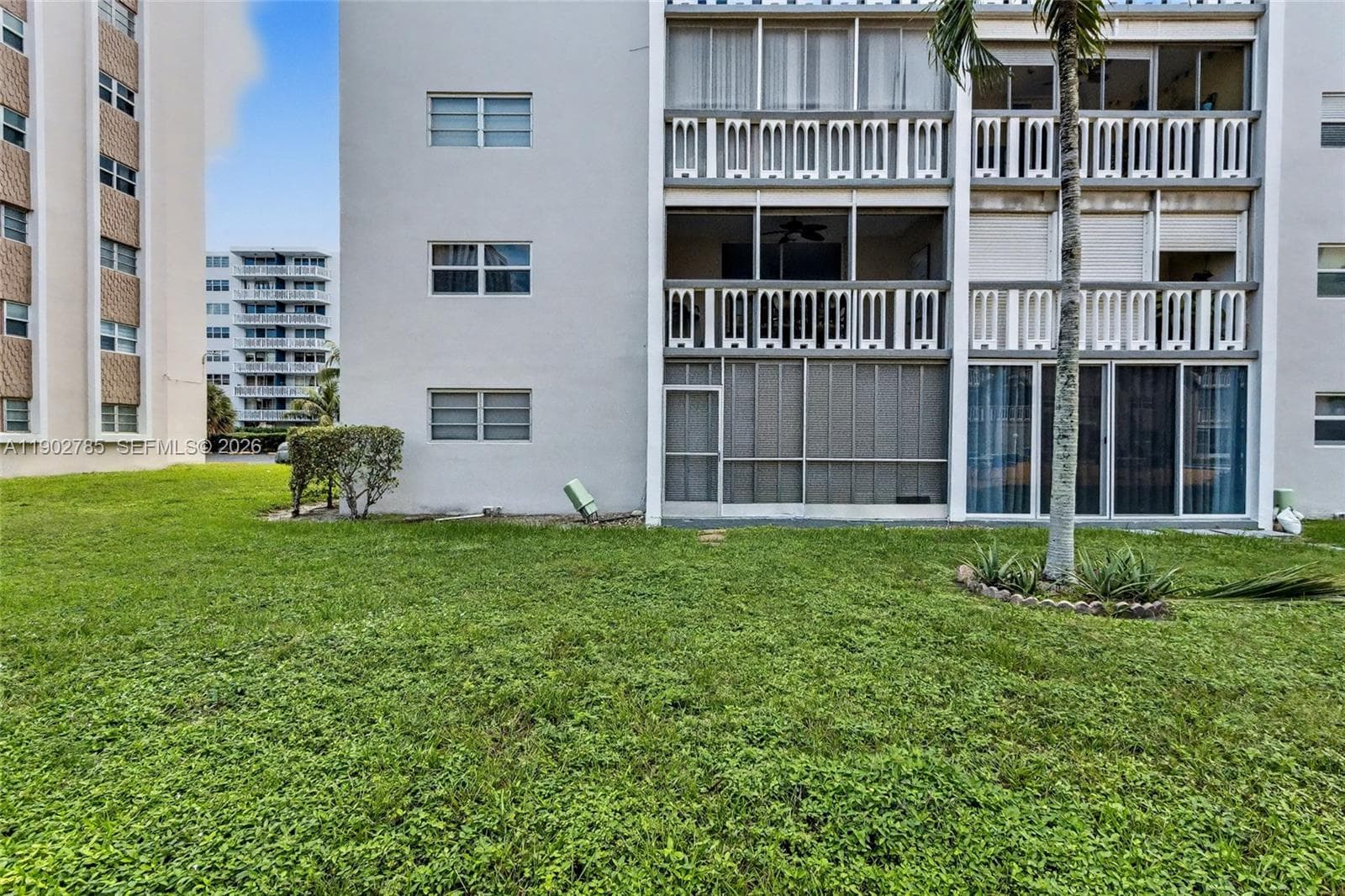 MEADOWBROOK · #208 in Hallandale Beach - Photo 35