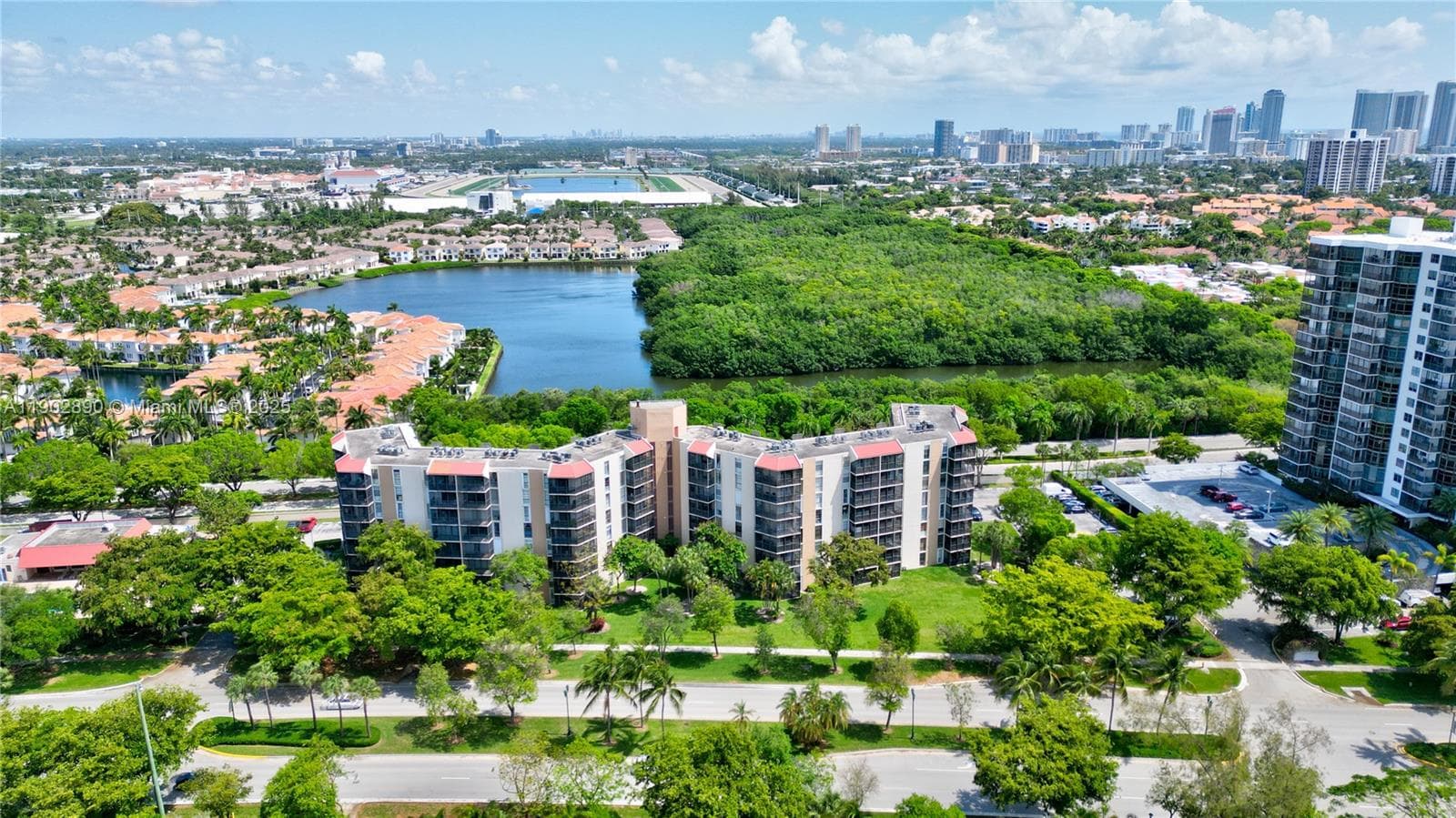 BRAVURA I CONDO · #309 in Aventura - Photo 16