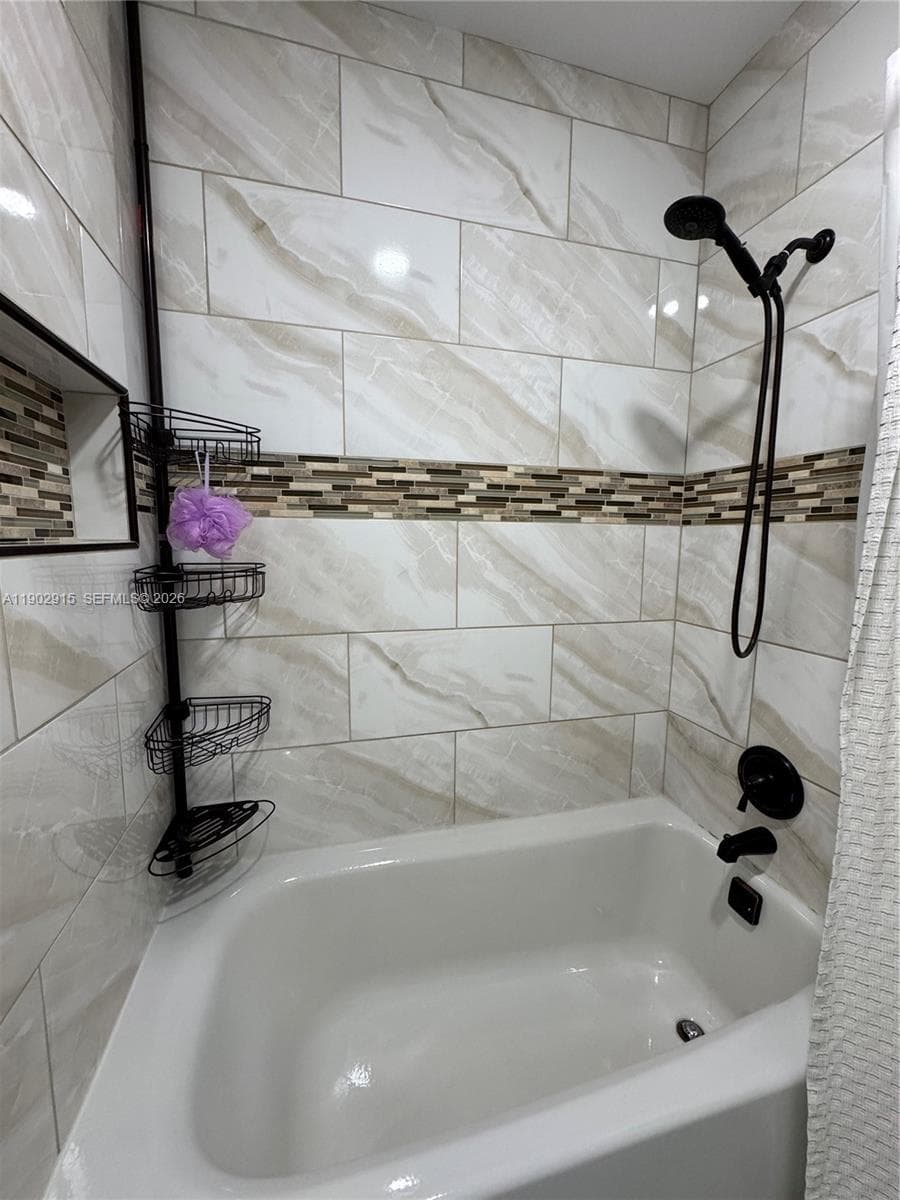 Cabana Bath shower/tub
