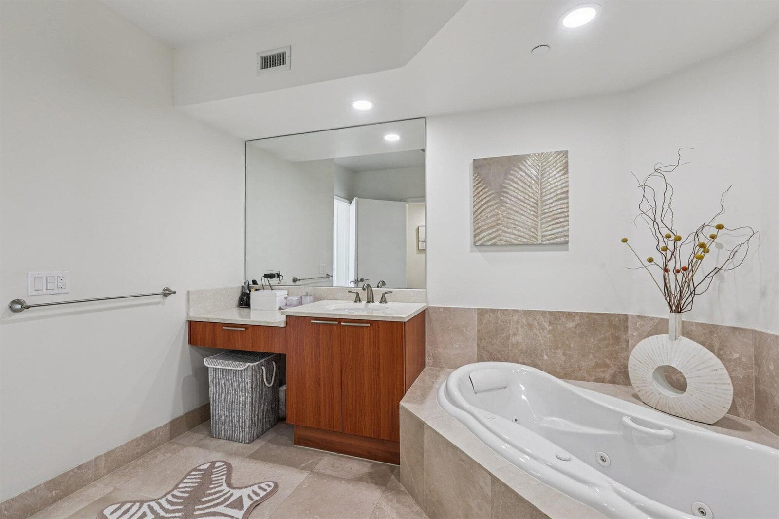 41-web-or-mls-Lake Shore Dr 2312-S2210-0