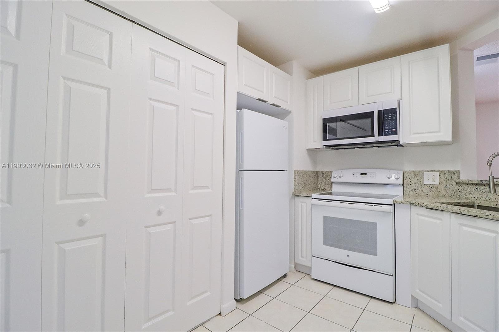 SUMMER LAKE · #105 in Oakland Park - Photo 2