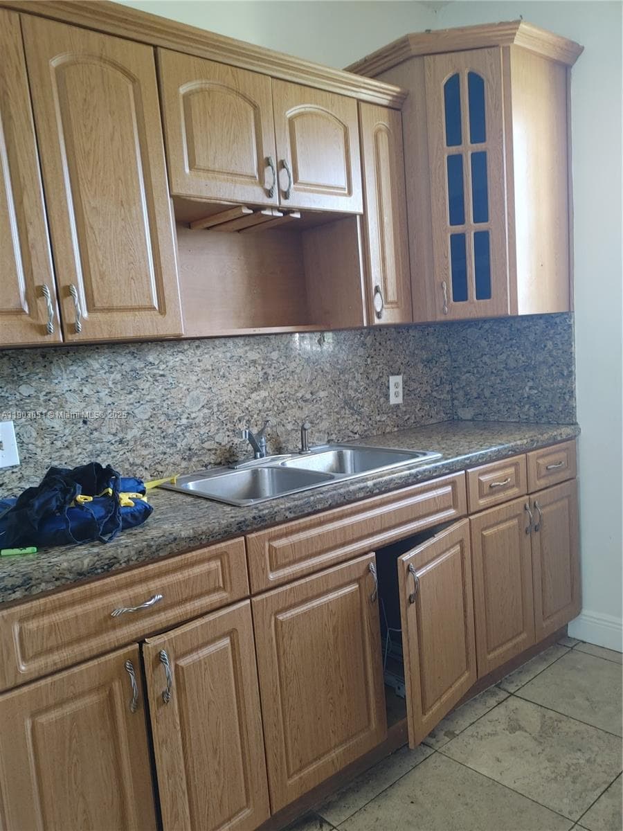 STRAND PLAZA CONDO · #108 in Hallandale Beach - Photo 4