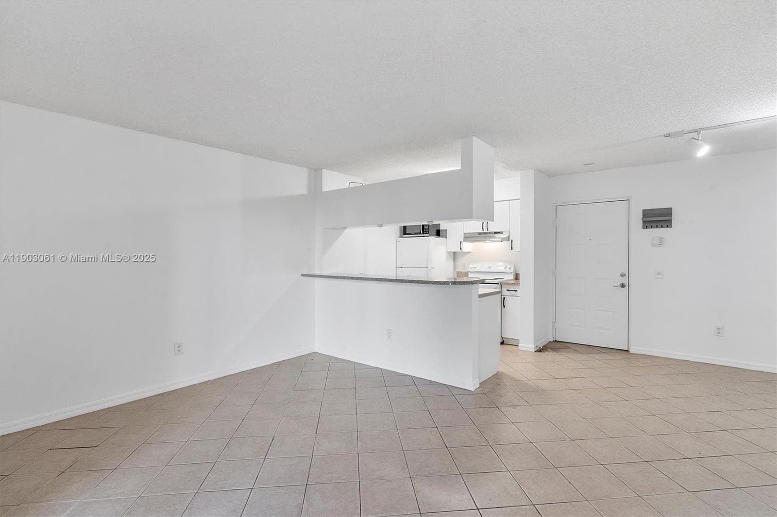 PINEHURST CLUB CONDO · #5-105 in Hollywood - Photo 6
