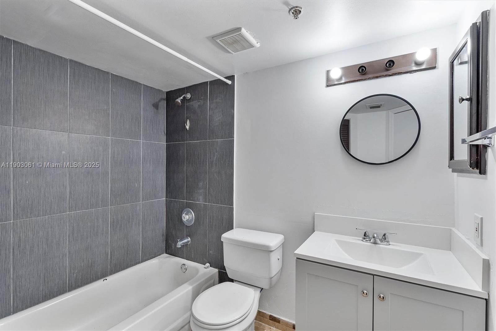 PINEHURST CLUB CONDO · #5-105 in Hollywood - Photo 13