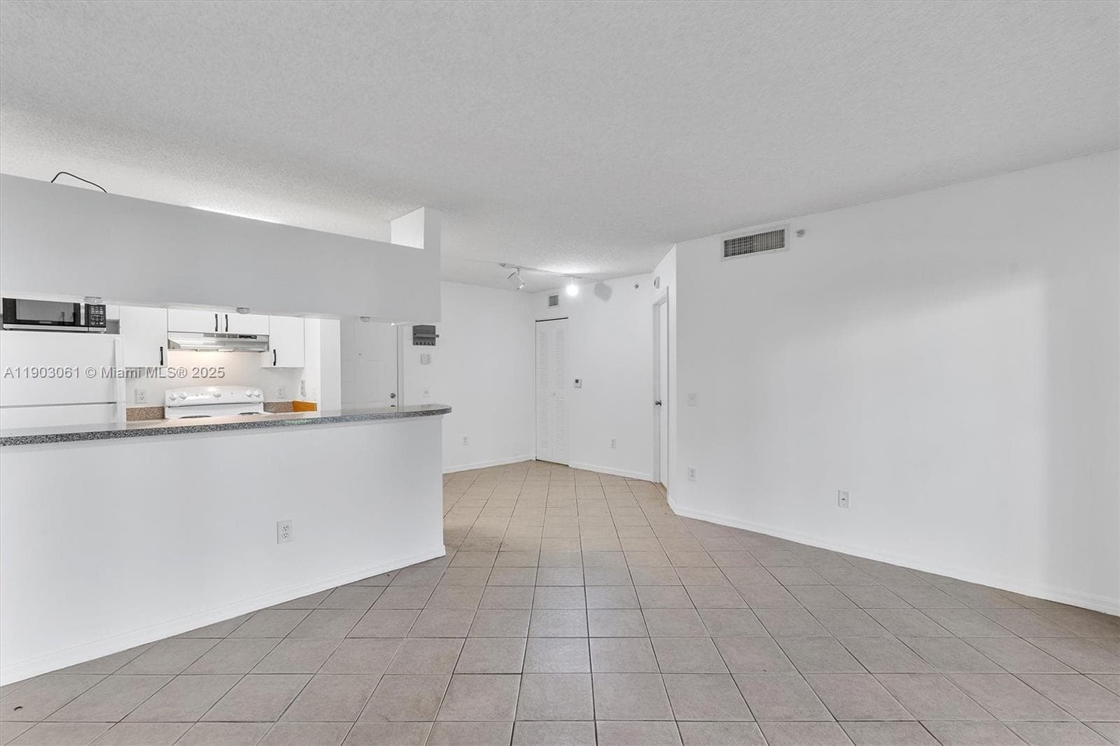 PINEHURST CLUB CONDO · #5-105 in Hollywood - Photo 7