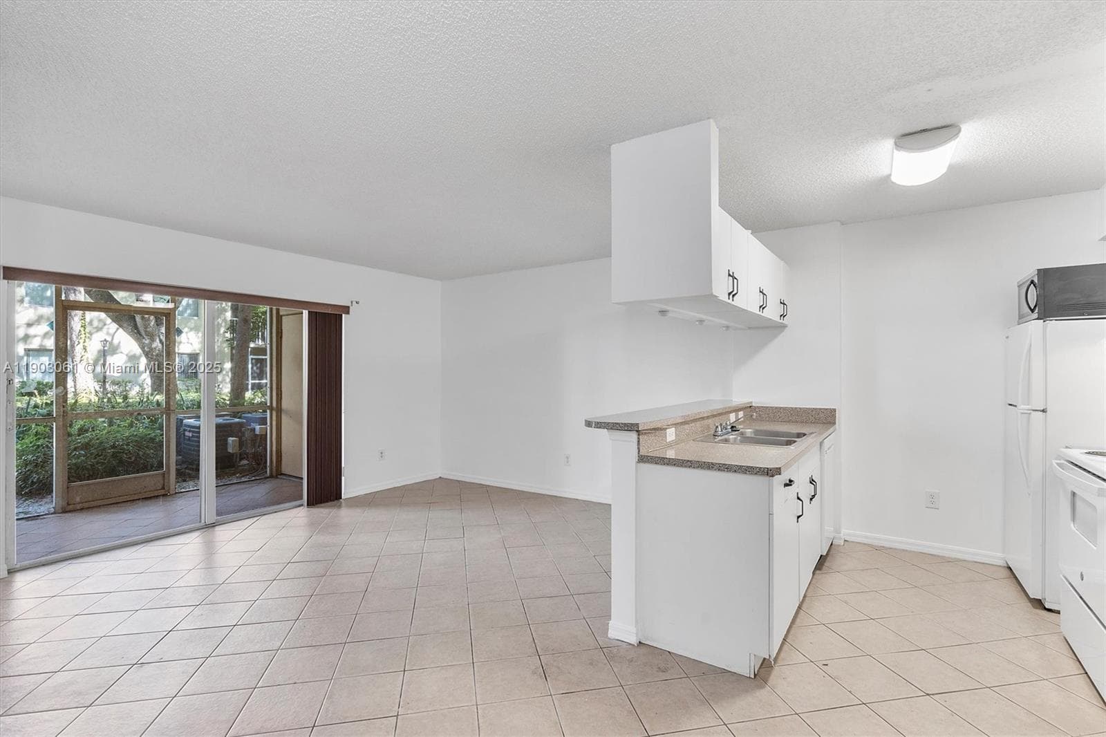 PINEHURST CLUB CONDO · #5-105 in Hollywood - Photo 3