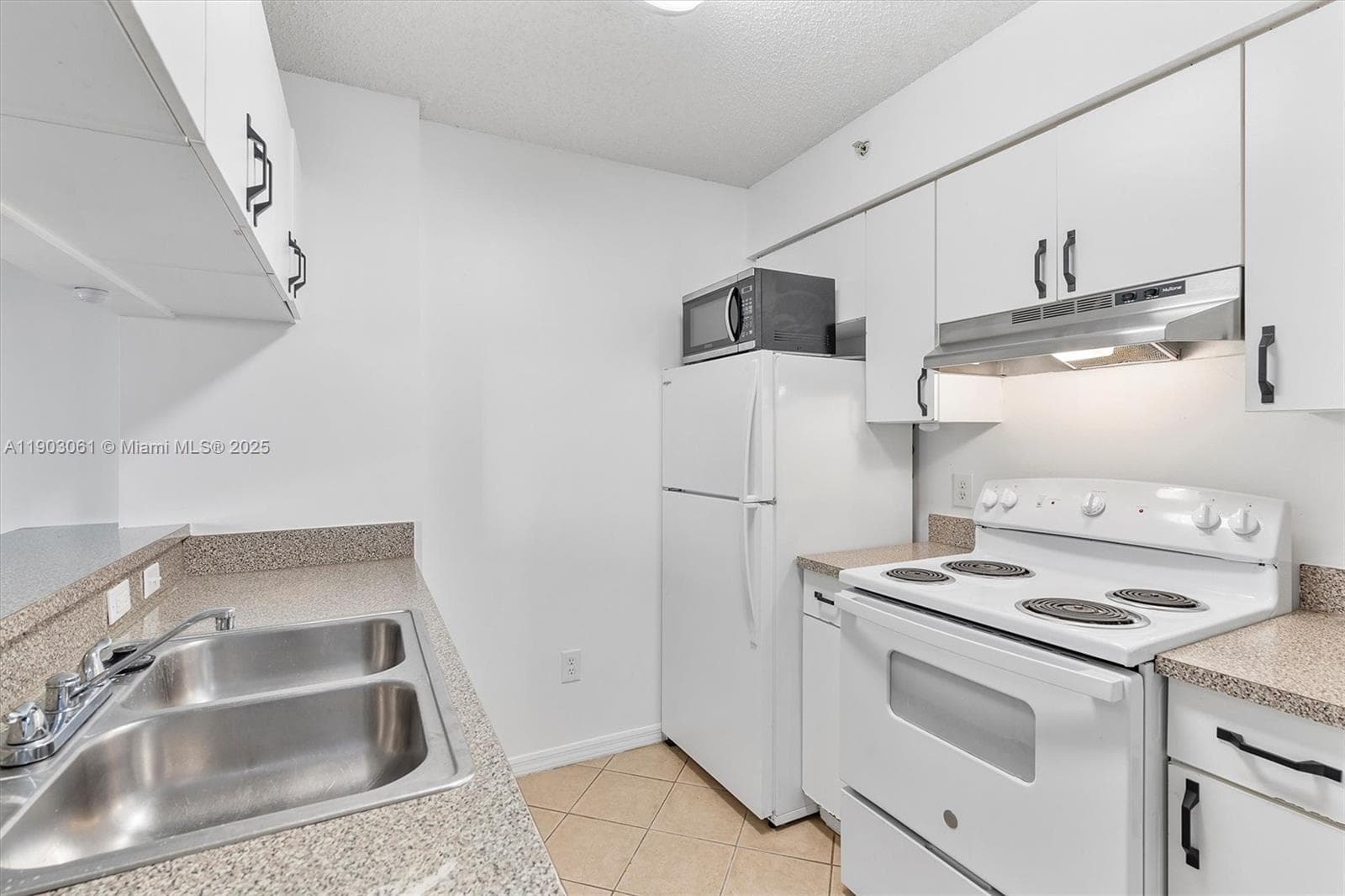 PINEHURST CLUB CONDO · #5-105 in Hollywood - Photo 9