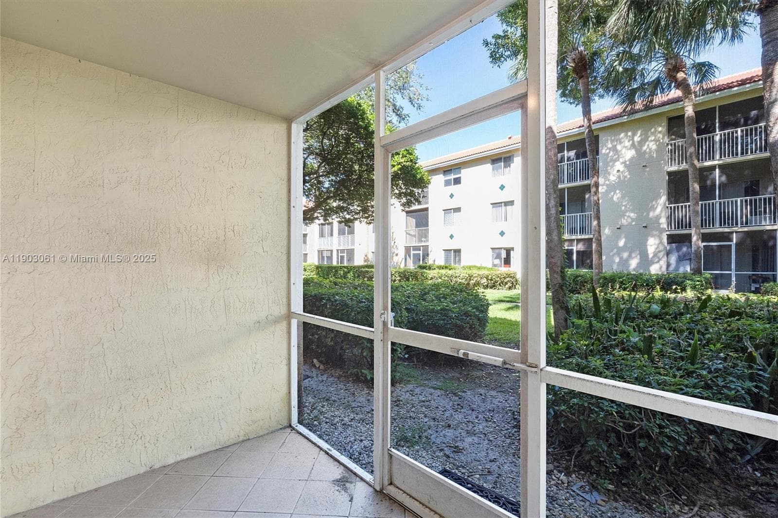 PINEHURST CLUB CONDO · #5-105 in Hollywood - Photo 14