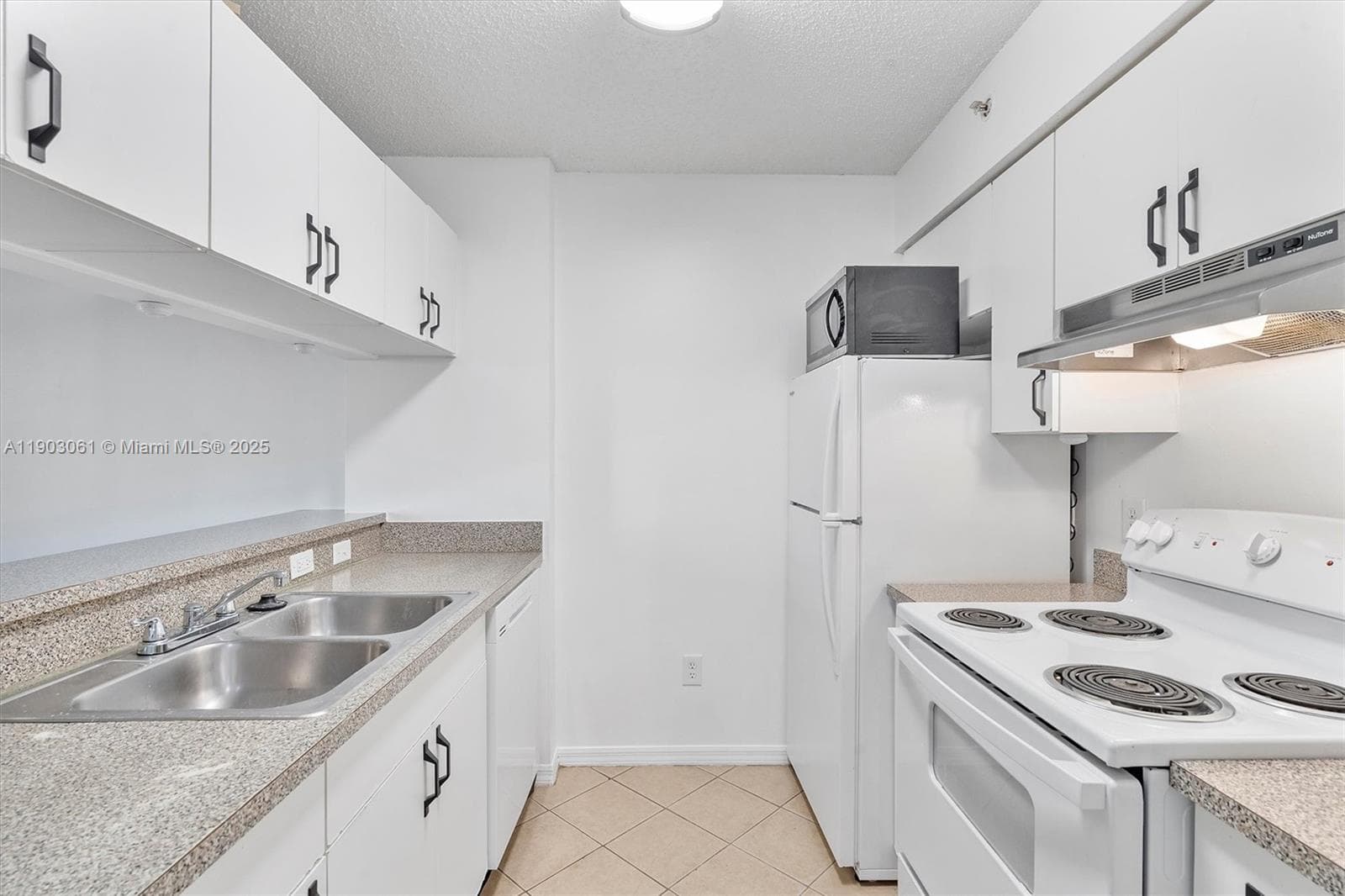 PINEHURST CLUB CONDO · #5-105 in Hollywood - Photo 8