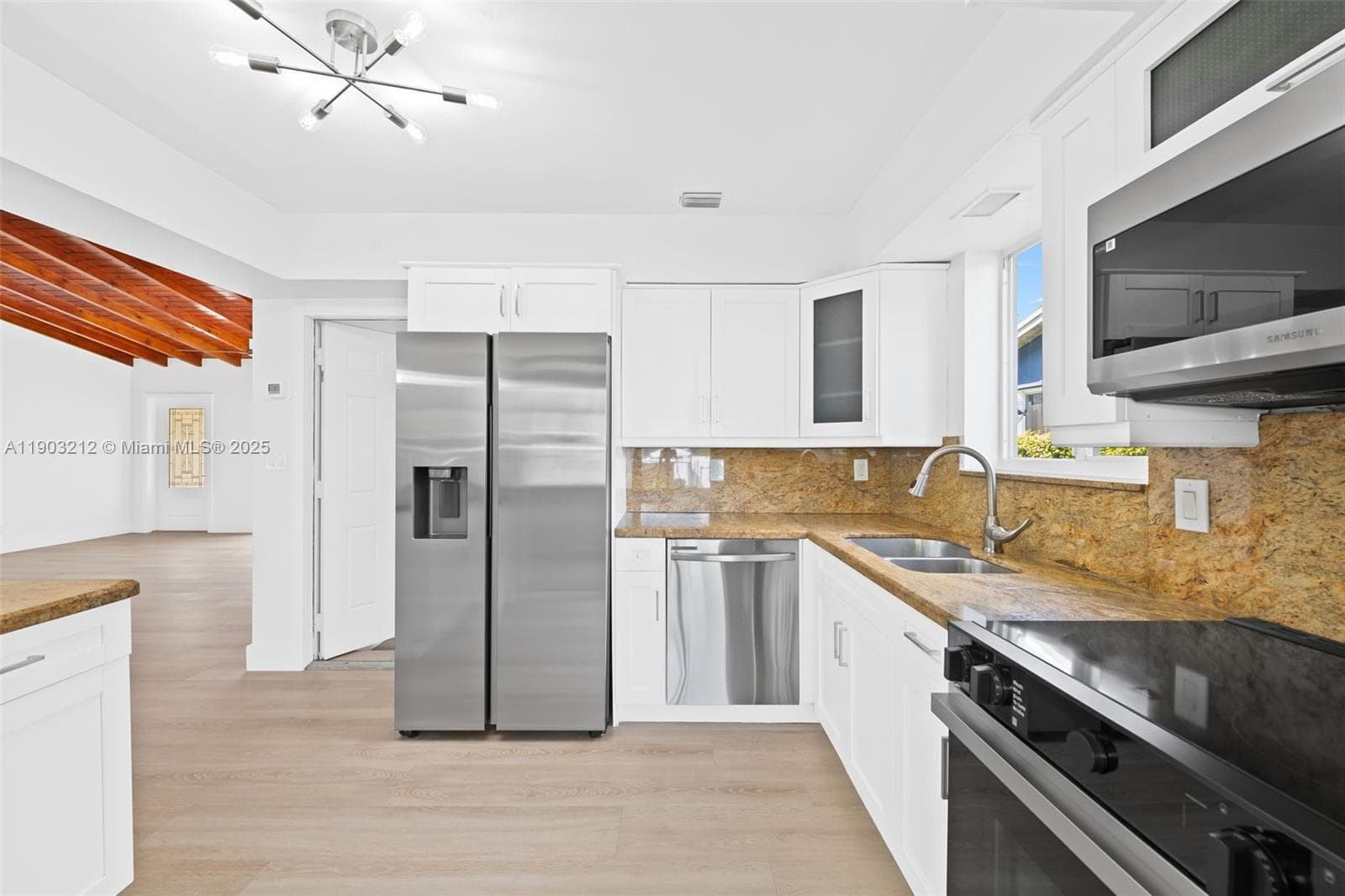 3207 Wilson St photo 6