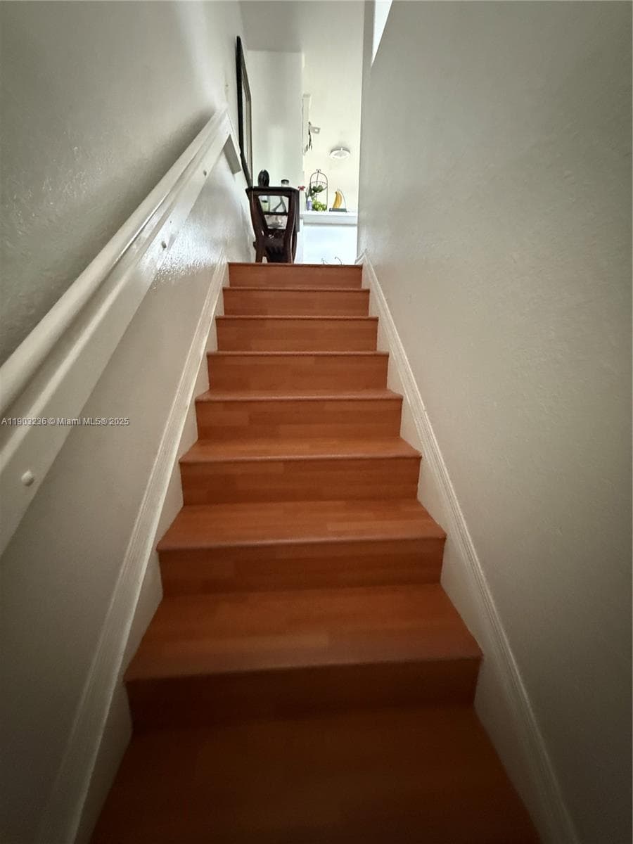 DORAL GRAND CONDO · #76 in Doral - Photo 2