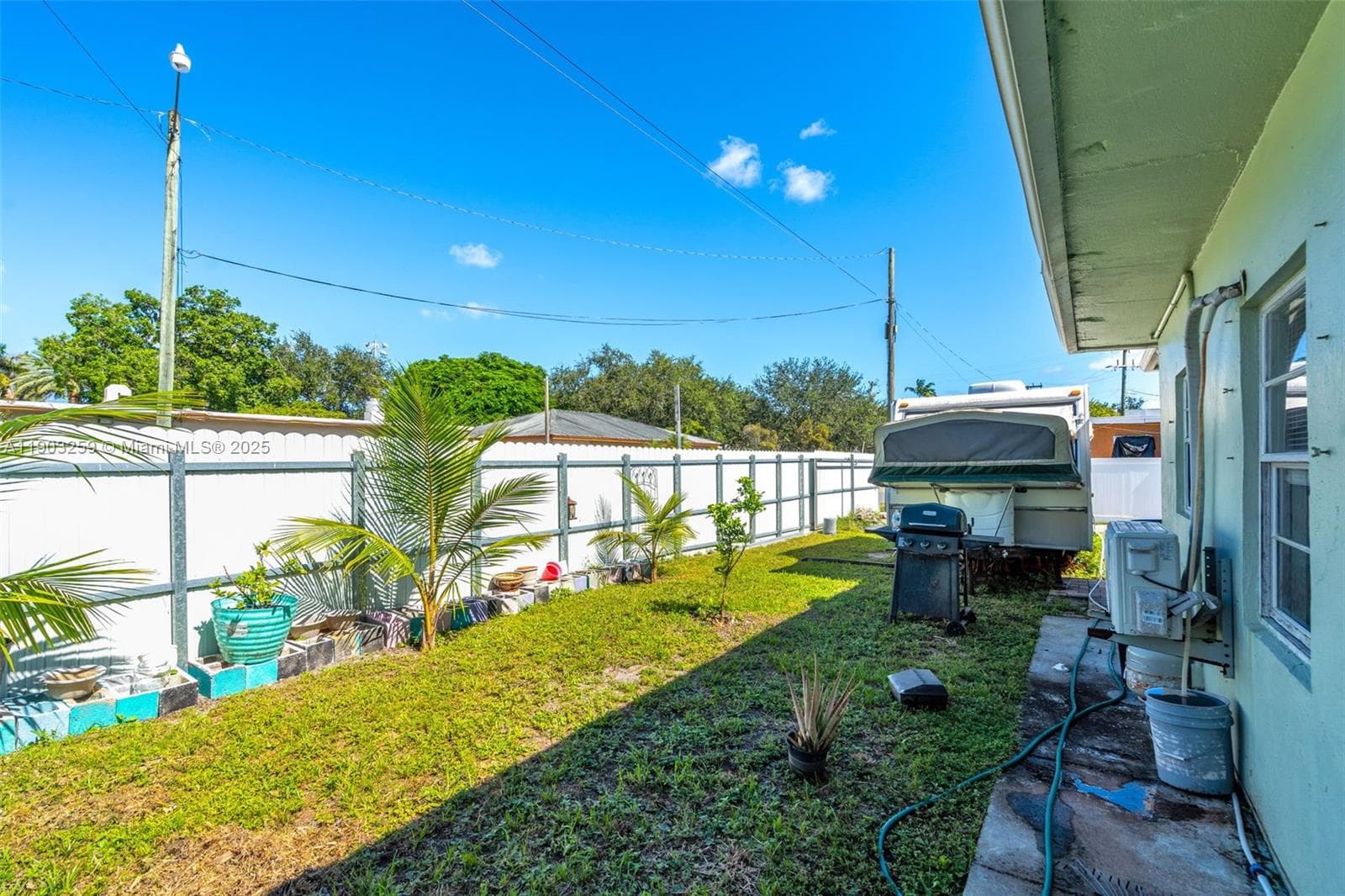 844 NW 15th Ave photo 9