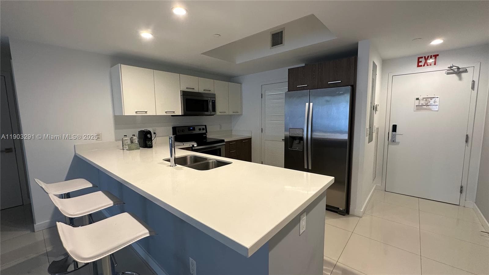 Bay Breeze Residences · #304 in Bay Harbor Islands - Photo 3