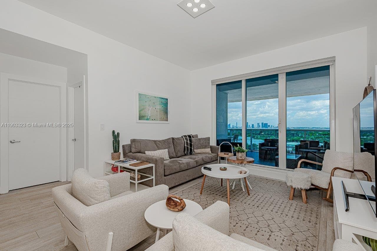 Roney Palace · #PH21 in Miami Beach - Photo 2