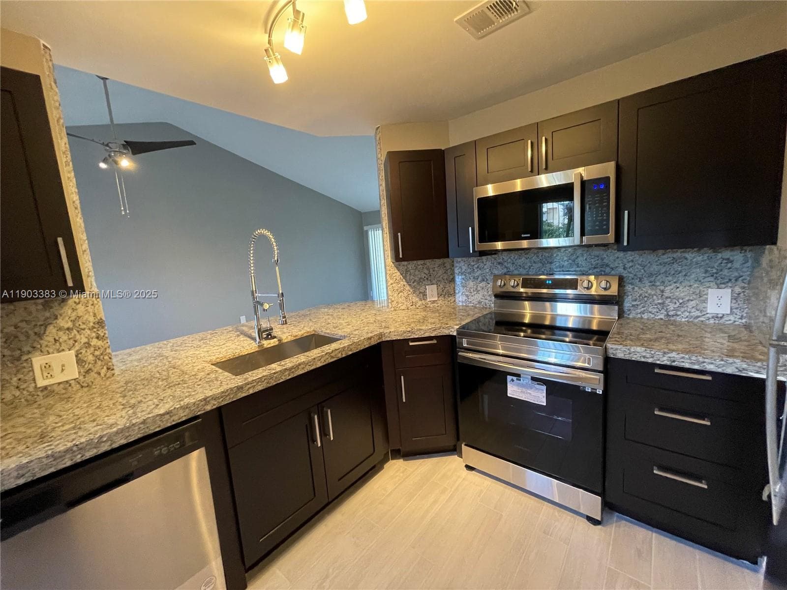 SUMMER LAKE · #203 in Oakland Park - Photo 3