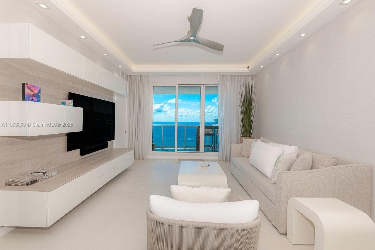Roney Palace · #PH20 in Miami Beach - Photo 2