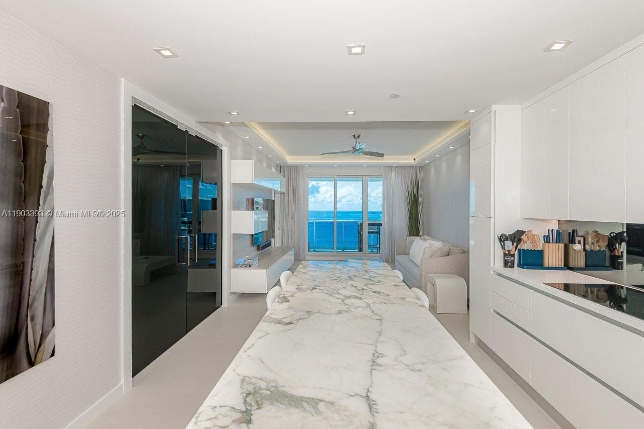 Roney Palace · #PH20 in Miami Beach - Photo 13
