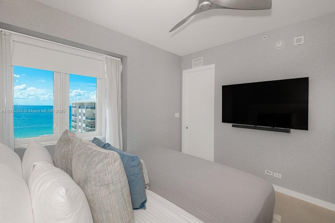 Roney Palace · #PH20 in Miami Beach - Photo 17
