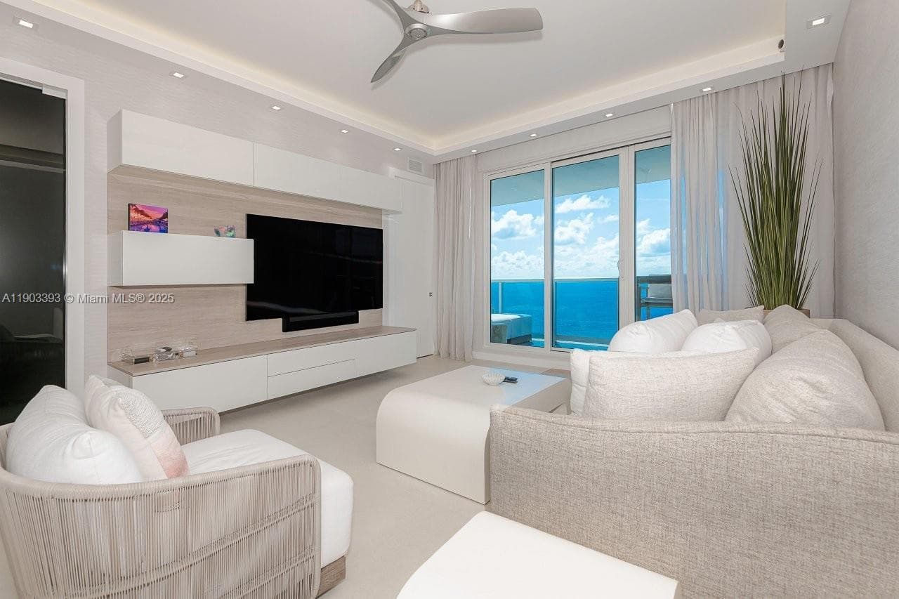 Roney Palace · #PH20 in Miami Beach - Photo 3