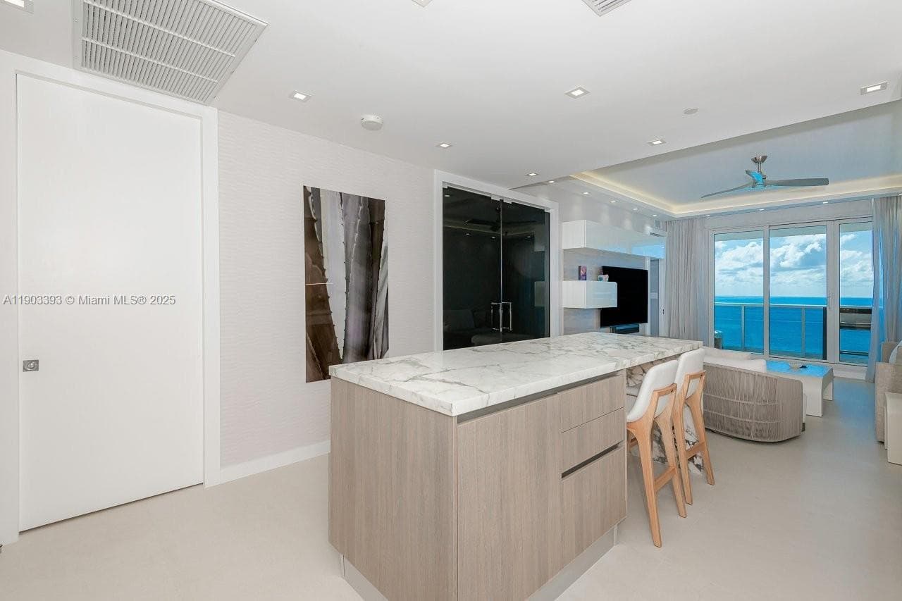 Roney Palace · #PH20 in Miami Beach - Photo 11