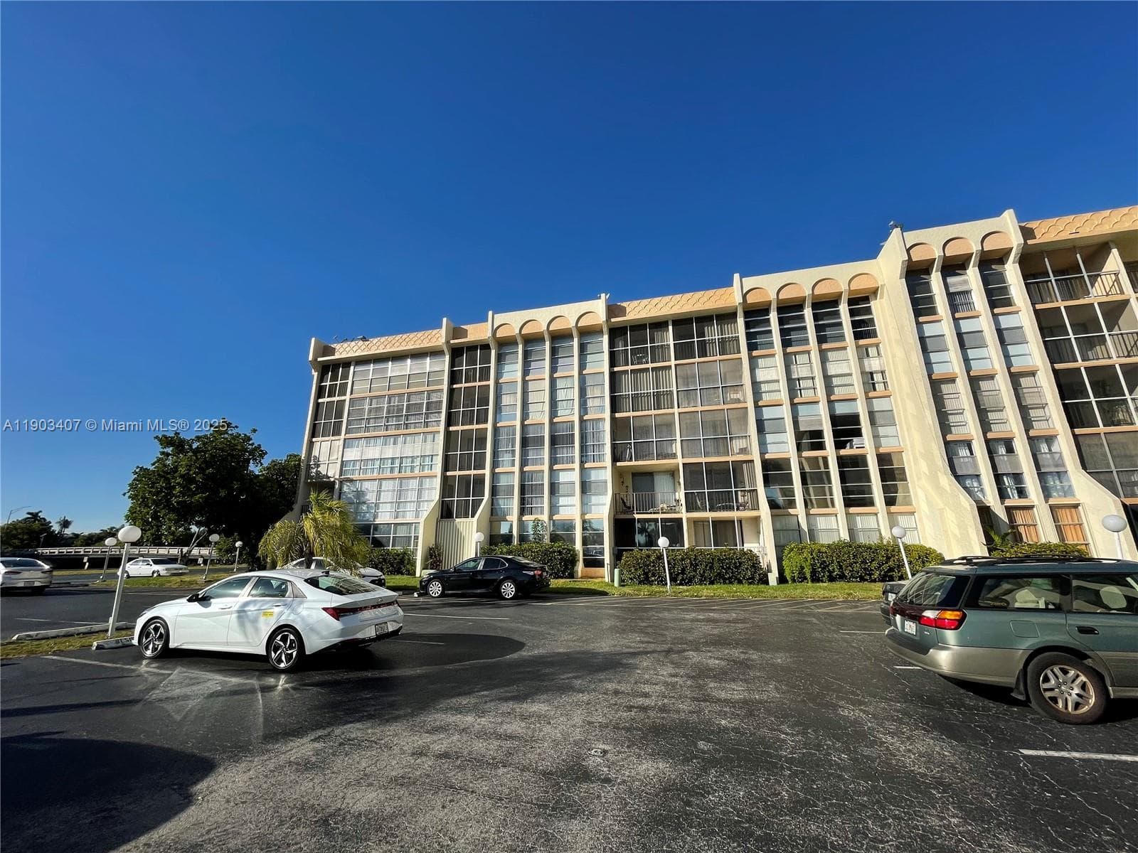 DESOTO PARK CONDO · #511 in Hallandale Beach - Photo 36