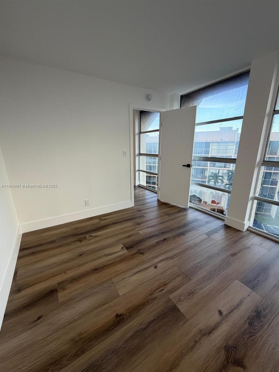 DESOTO PARK CONDO · #511 in Hallandale Beach - Photo 19