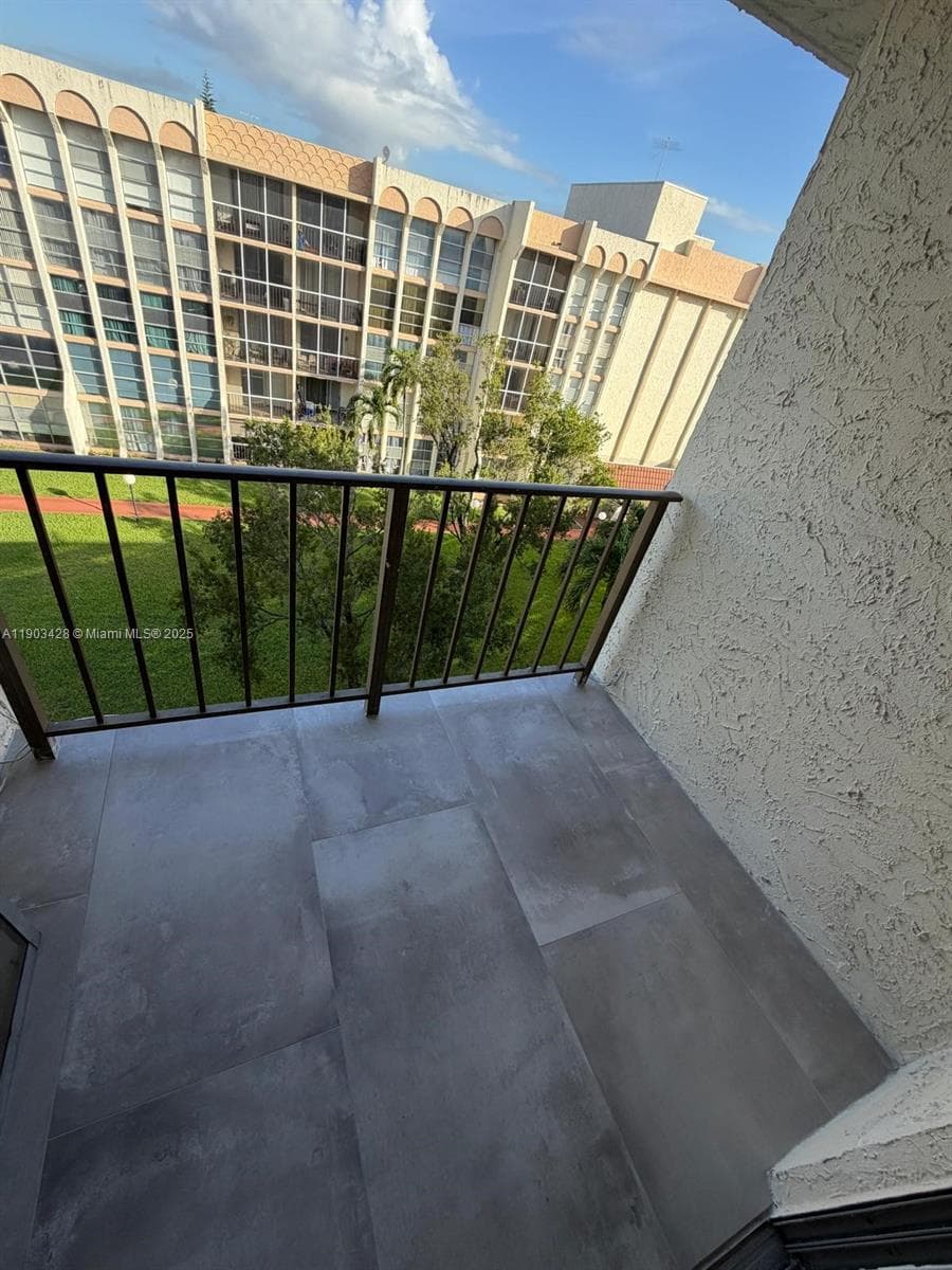 DESOTO PARK CONDO · #501 in Hallandale Beach - Photo 27