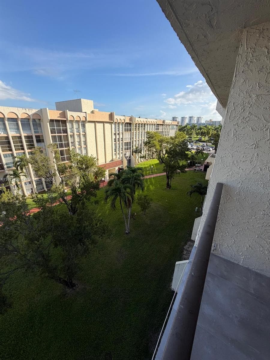 DESOTO PARK CONDO · #501 in Hallandale Beach - Photo 16