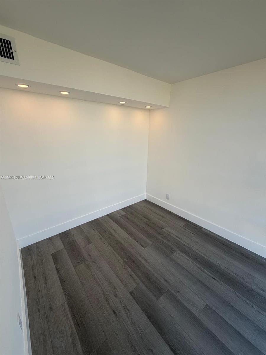 DESOTO PARK CONDO · #501 in Hallandale Beach - Photo 8