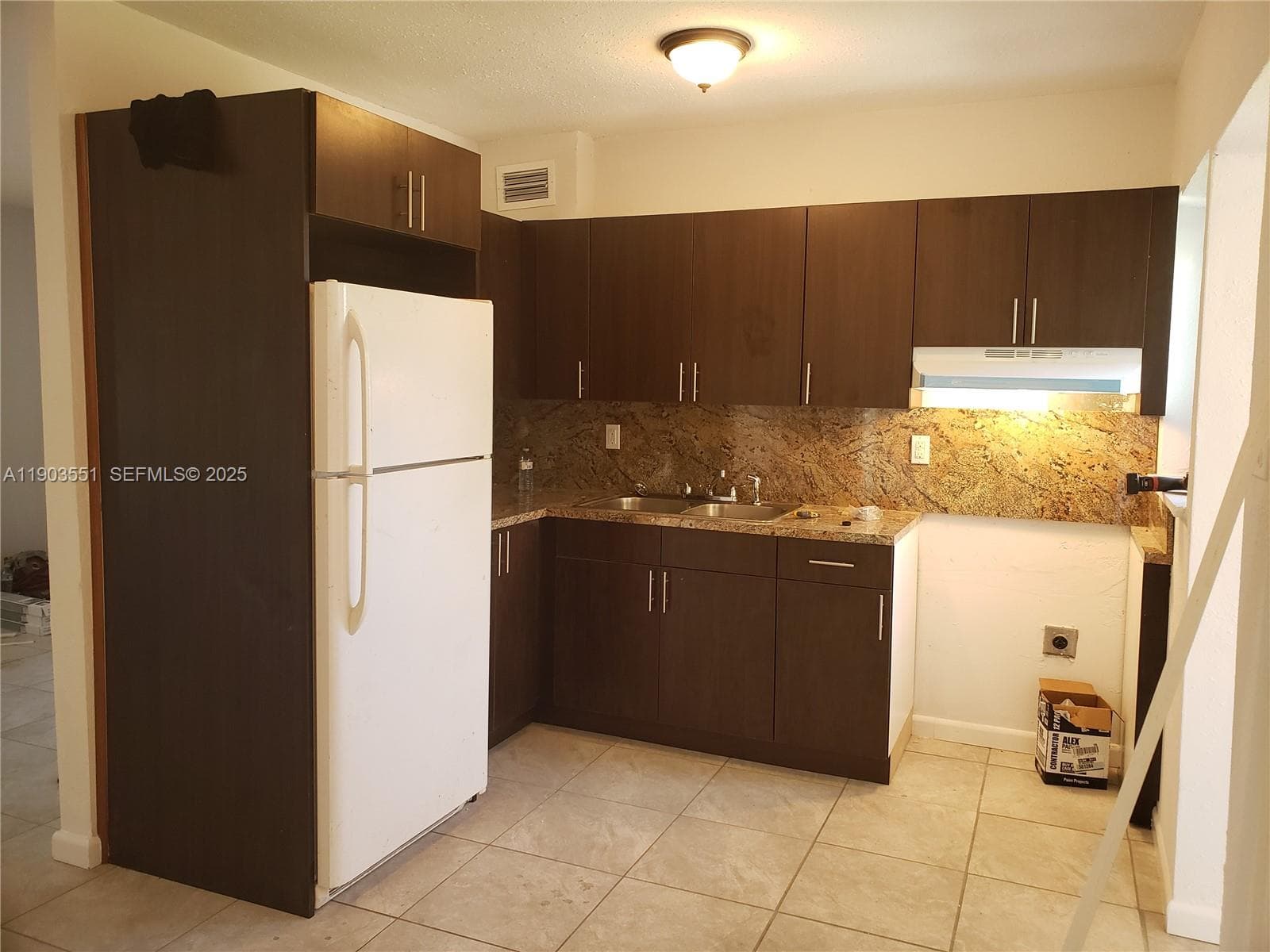 1370 NW 116 TER photo 5