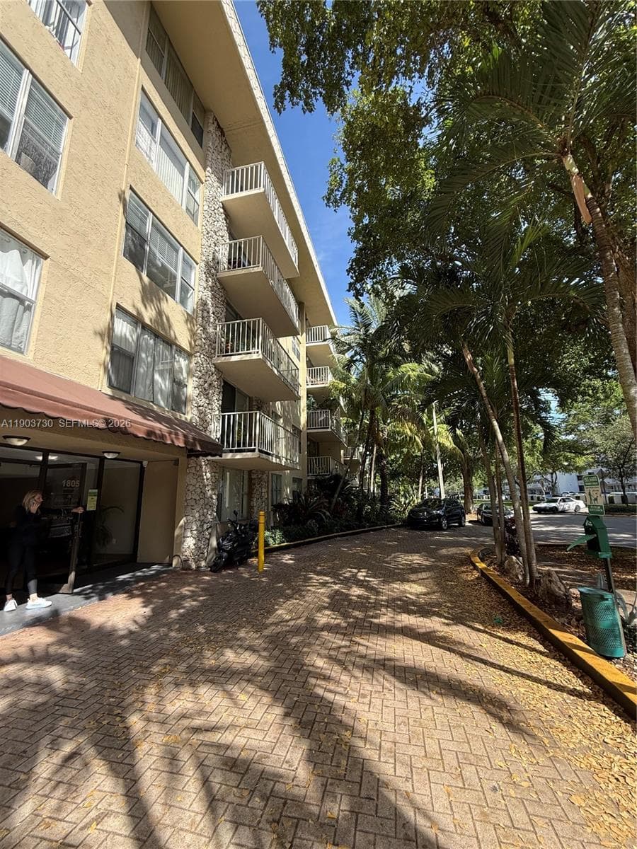 BAYVIEW PALMS CONDO · #506 in North Miami - Photo 2
