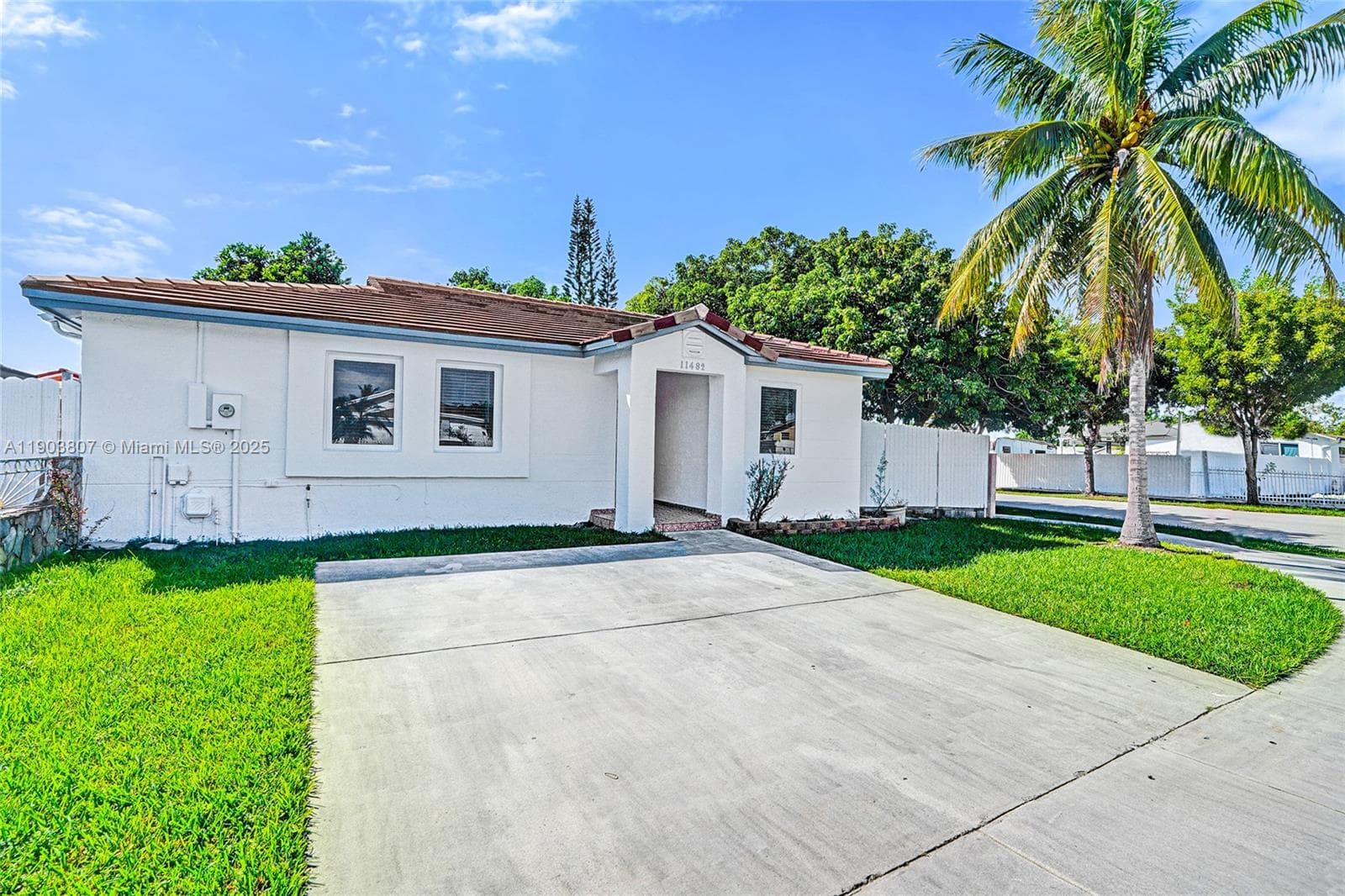 11482 SW 181st St photo 2