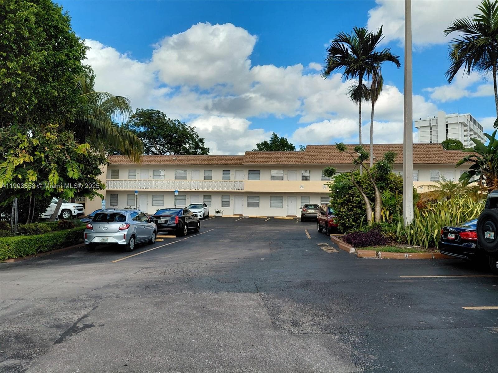 HIDDEN WATERS CONDO · #130 in North Miami - Photo 2