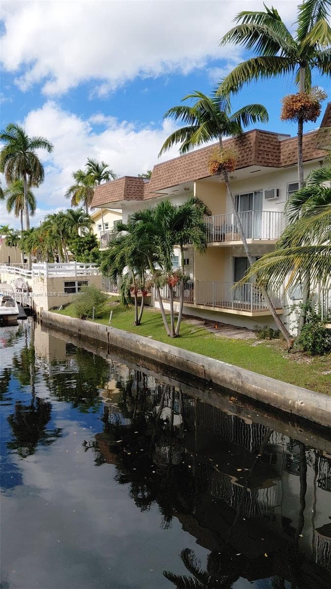 HIDDEN WATERS CONDO · #130 in North Miami - Photo 21