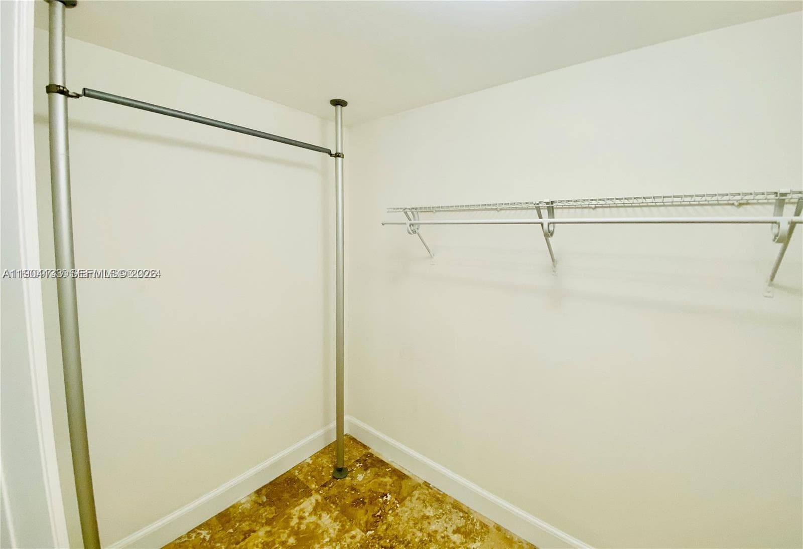 Second bedroom en suite bathroom