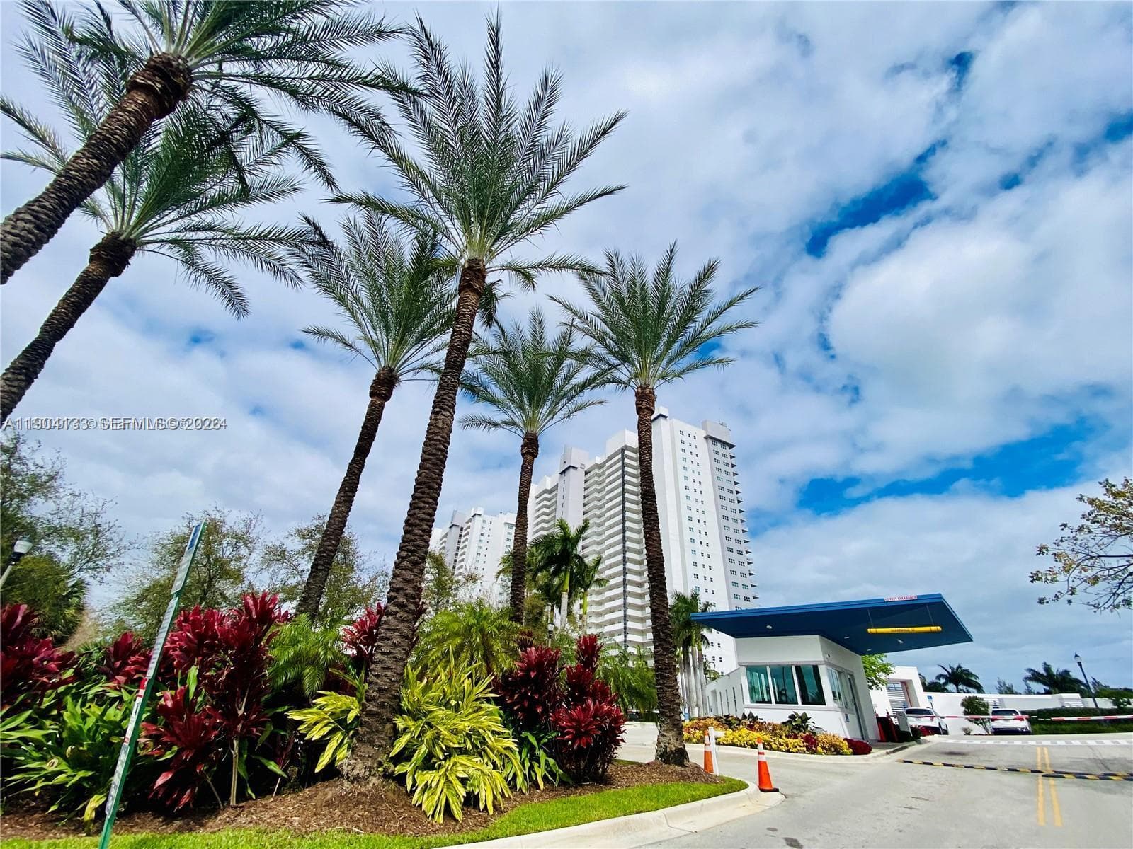 THE OAKS I CONDO · #405 in North Miami - Photo 45