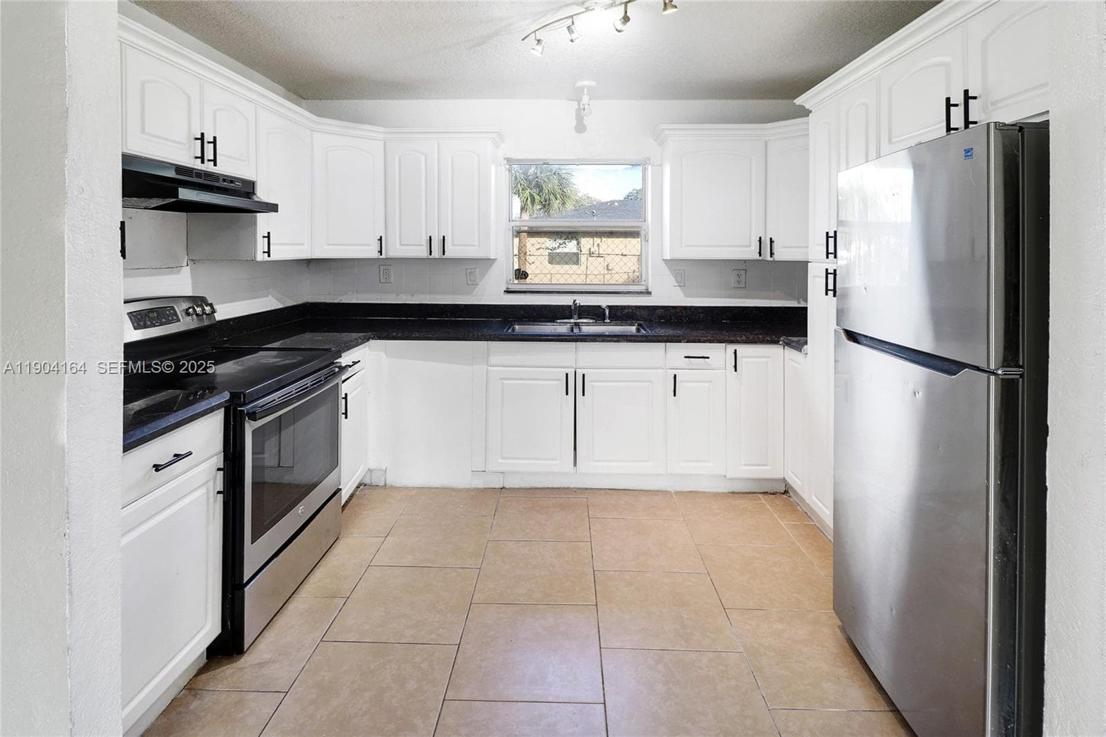 1722 NW 8th Ct photo 3